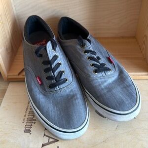 Men’s Levi Sneakers size 11. Like new